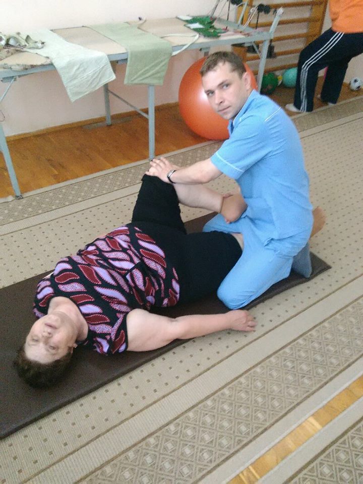 Лечебная физкультура. Лечебная физкультура (лфк). Физиотерапия лечебная физкультура. Инструктор лечебная физкультура. Врач лфк что это.